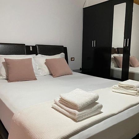 Bertis Guest House Gjirokaster Bagian luar foto