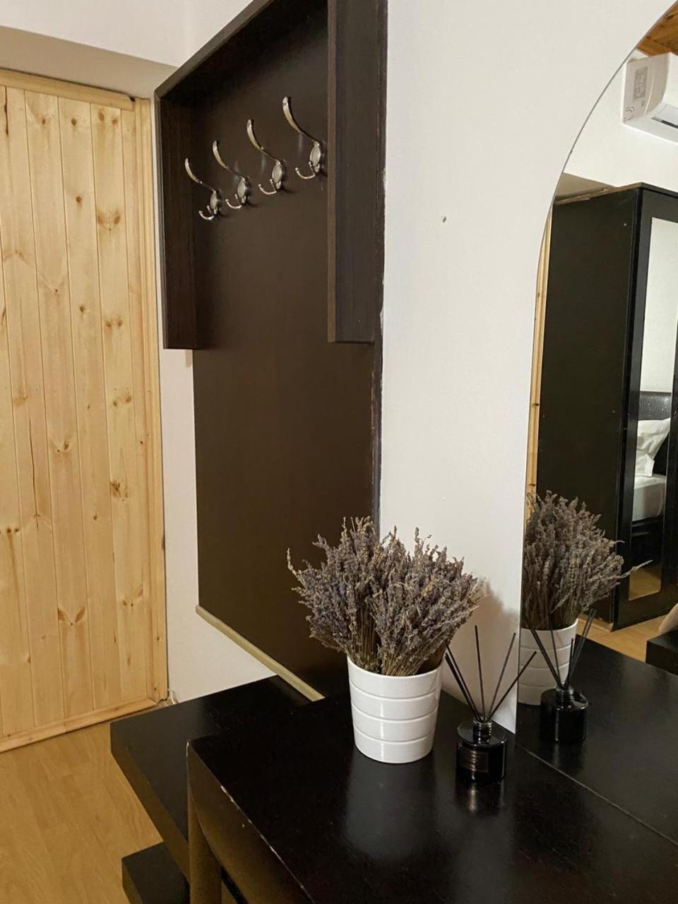 Bertis Guest House Gjirokaster Bagian luar foto
